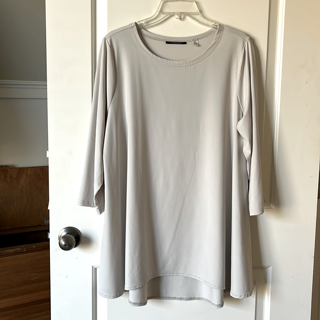 Tahari Tunic Knit Top Neutral Lt Gray